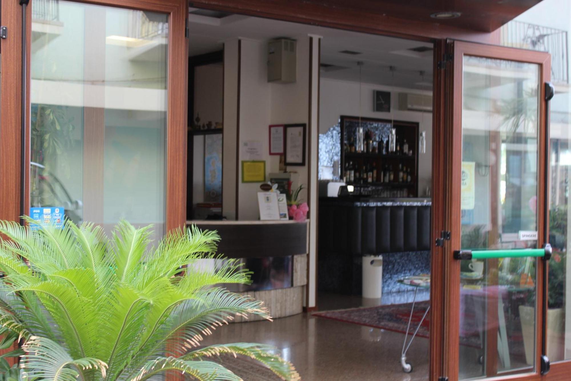 Splendid Hotel 2*